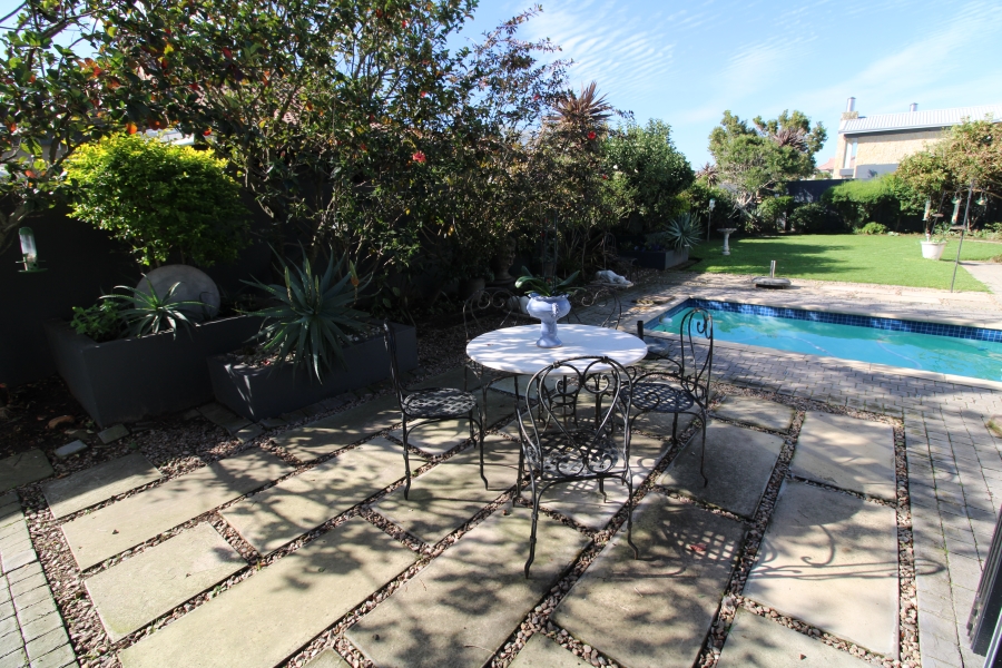 4 Bedroom Property for Sale in Earls Court Lifestyle Estate Western Cape